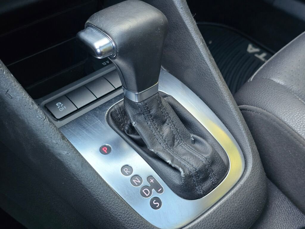 Used 2011 Volkswagen Jetta SE w/ Wheel & Sunroof Pkg image 32