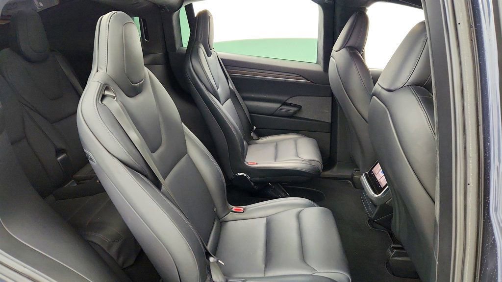 Used 2022 Tesla Model X image 29