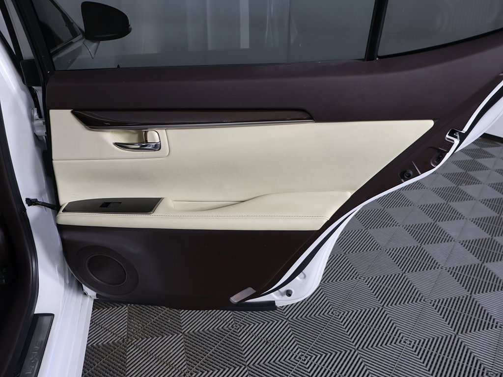 Used 2018 Lexus ES 350 w/ Ultra Luxury Package image 27