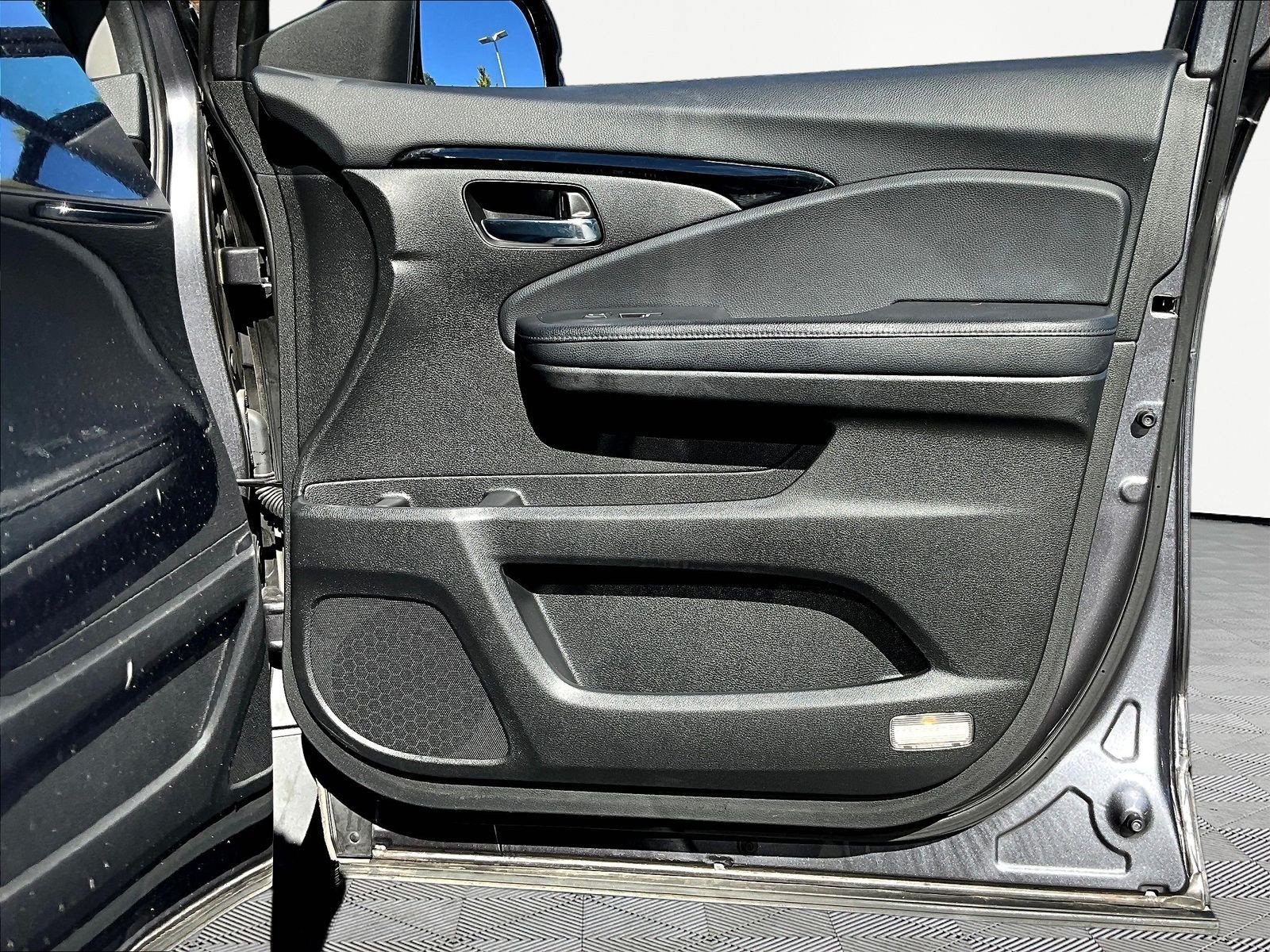 Used 2018 Honda Pilot Touring image 28