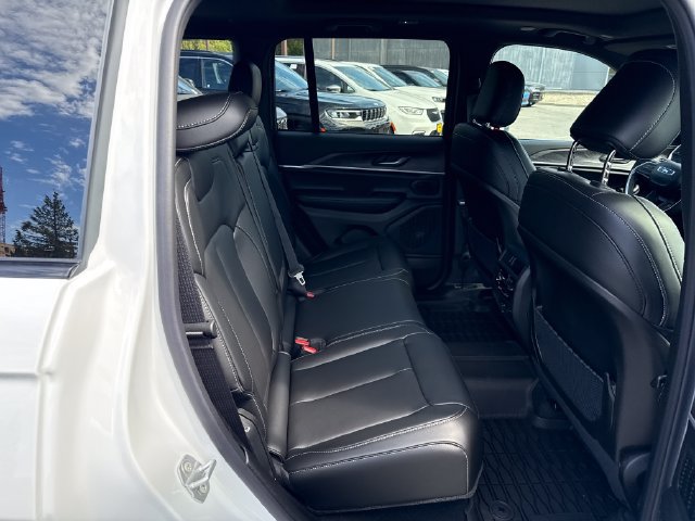 New 2026 Jeep Grand Cherokee Limited w/ Limited Altitude Package AWD/4WD image 10