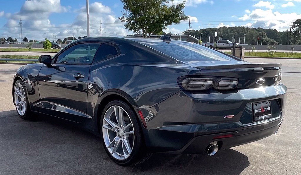 Used 2021 Chevrolet Camaro LT w/ RS Package RWD image 4