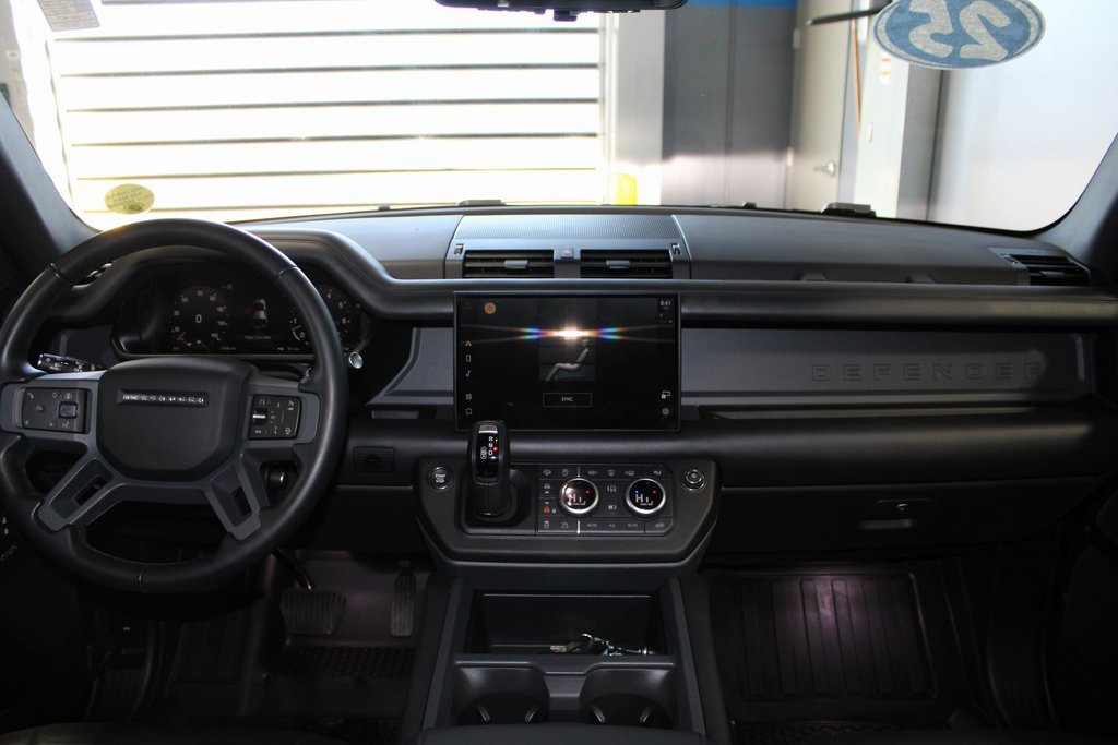 Used 2025 Land Rover Defender 110 X-Dynamic SE image 26