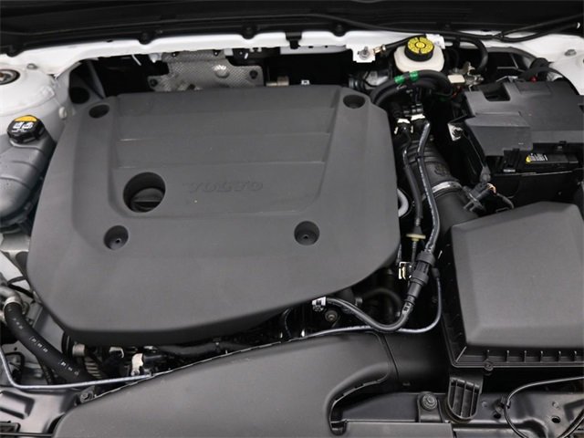 Used 2024 Volvo XC40 B5 Plus image 34