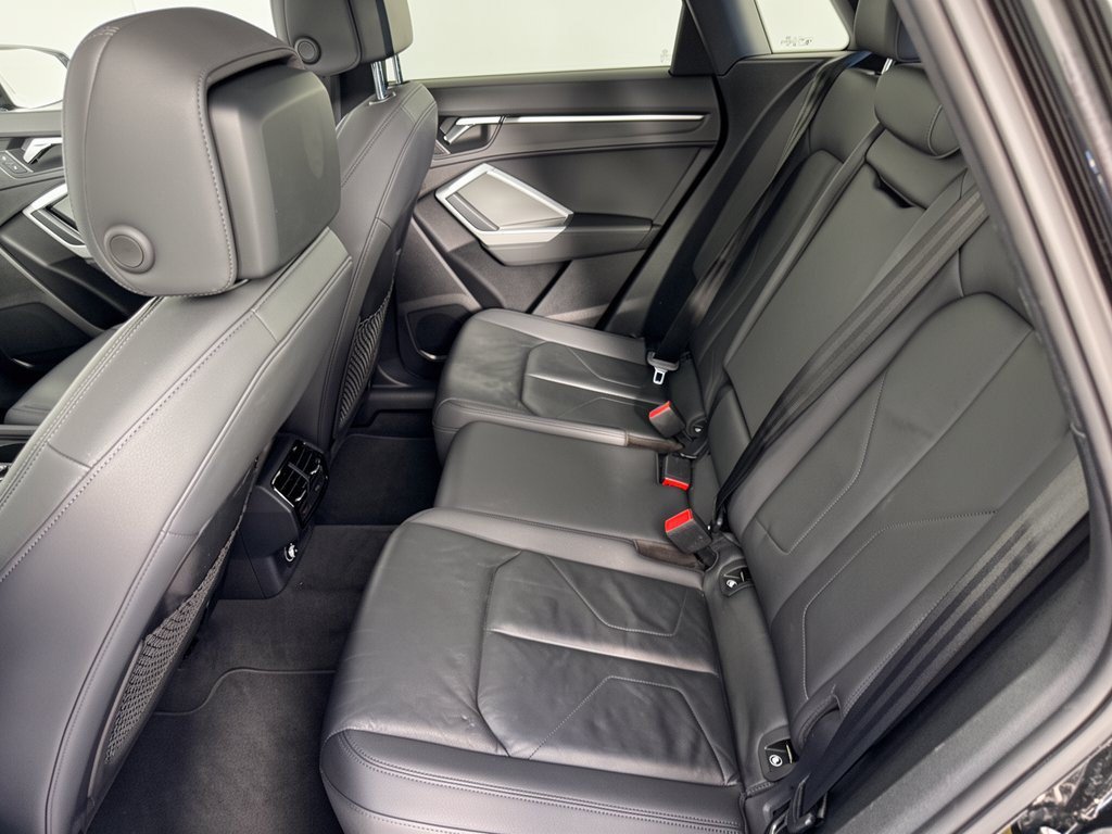 Used 2020 Audi Q3 2.0T Premium w/ Convenience Package AWD/4WD image 25