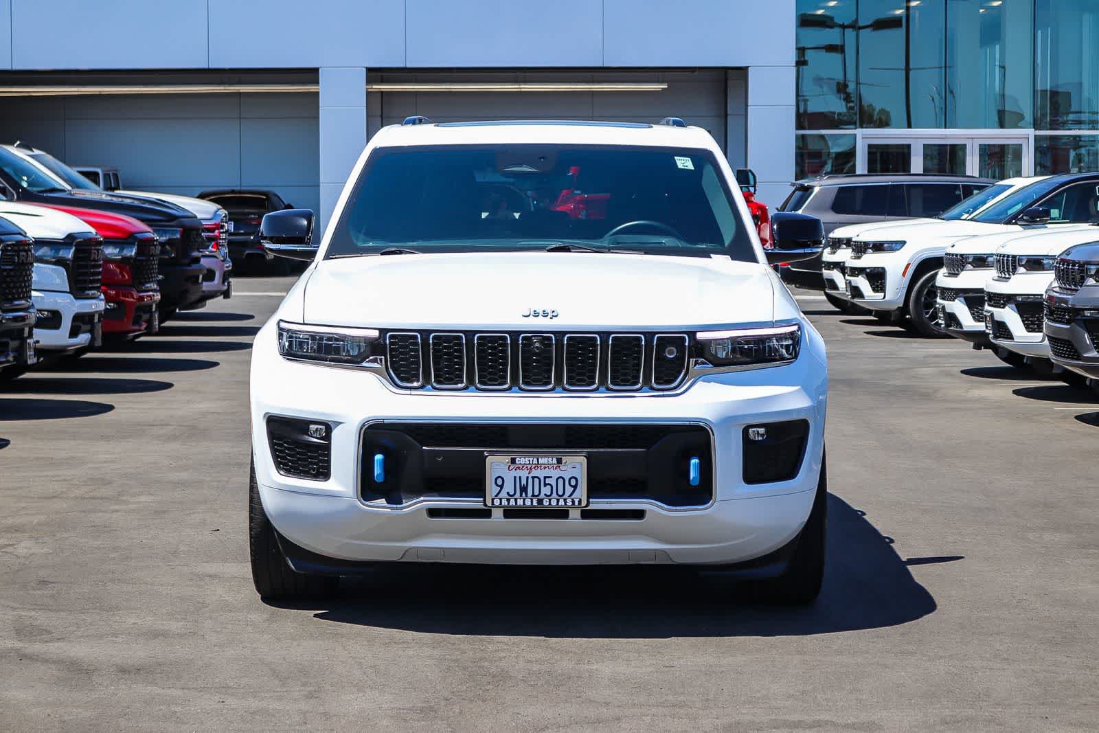 Used 2023 Jeep Grand Cherokee Overland w/ Advanced Protech Group III AWD/4WD image 2