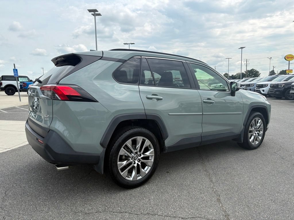 Used 2019 Toyota RAV4 XLE Premium AWD/4WD image 4