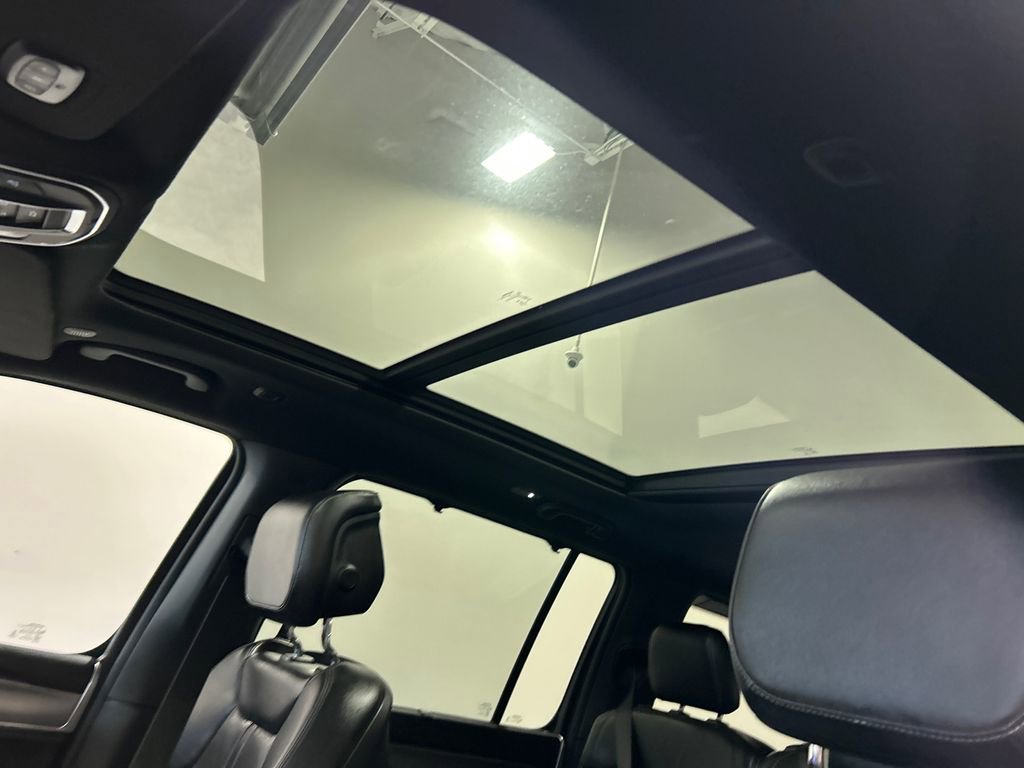 Used 2023 Jeep Wagoneer 4WD w/ Convenience Group I image 29