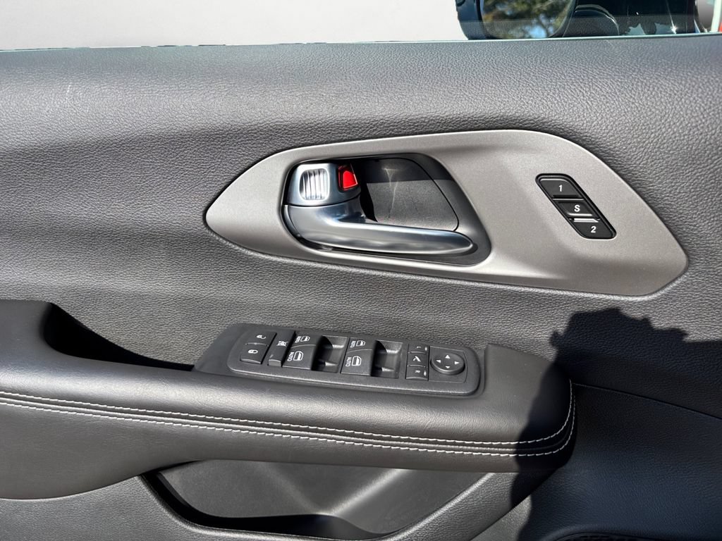 New 2027 Chrysler Pacifica Limited AWD/4WD image 23