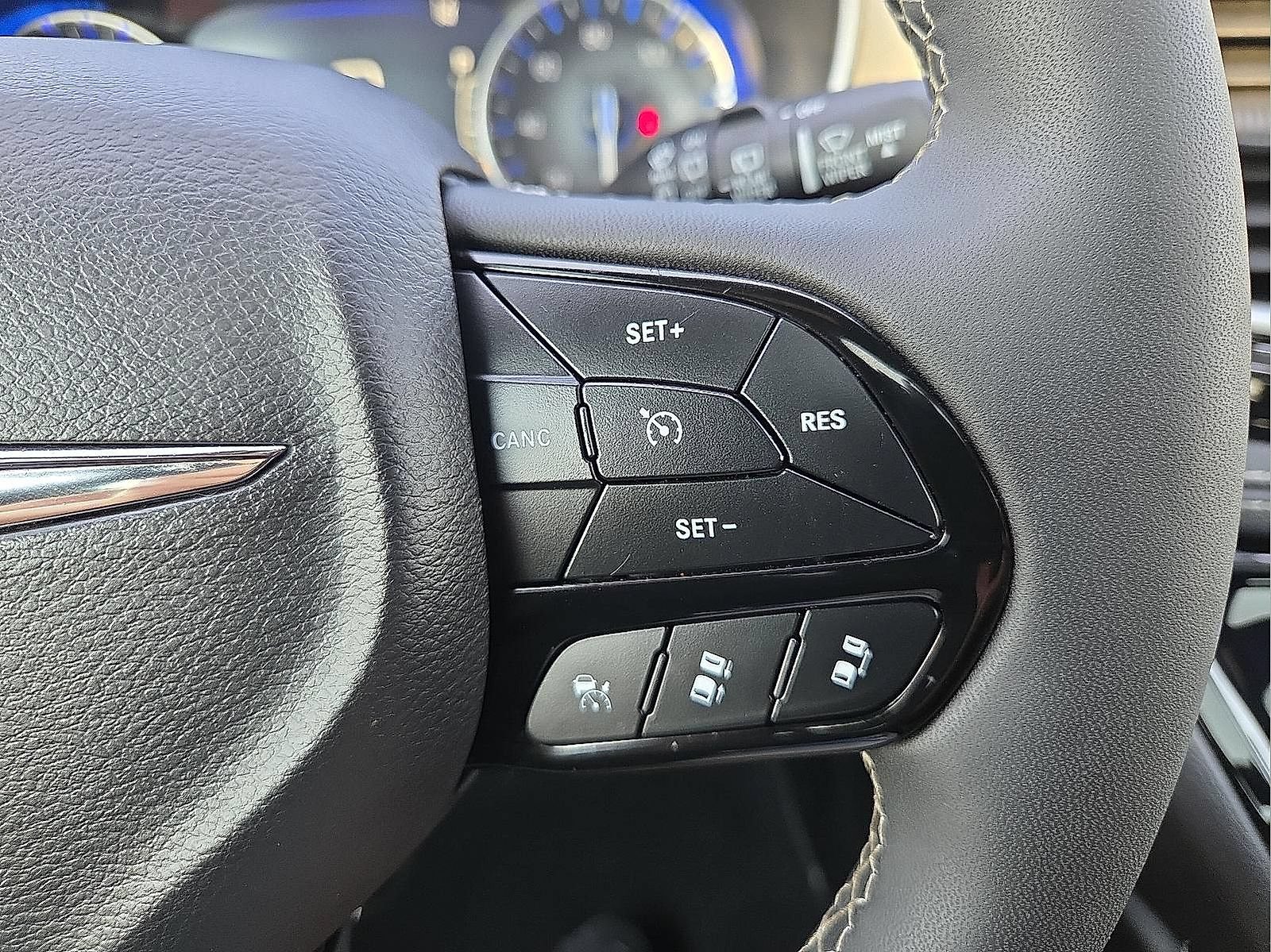 Used 2025 Chrysler Pacifica Limited FWD image 19