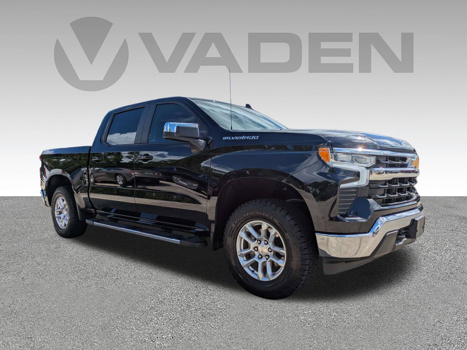 Used 2025 Chevrolet Silverado 1500 LT AWD/4WD image 3