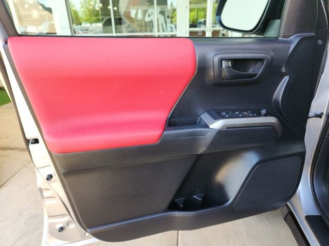 Certified 2019 Toyota Tacoma SR5 AWD/4WD image 15