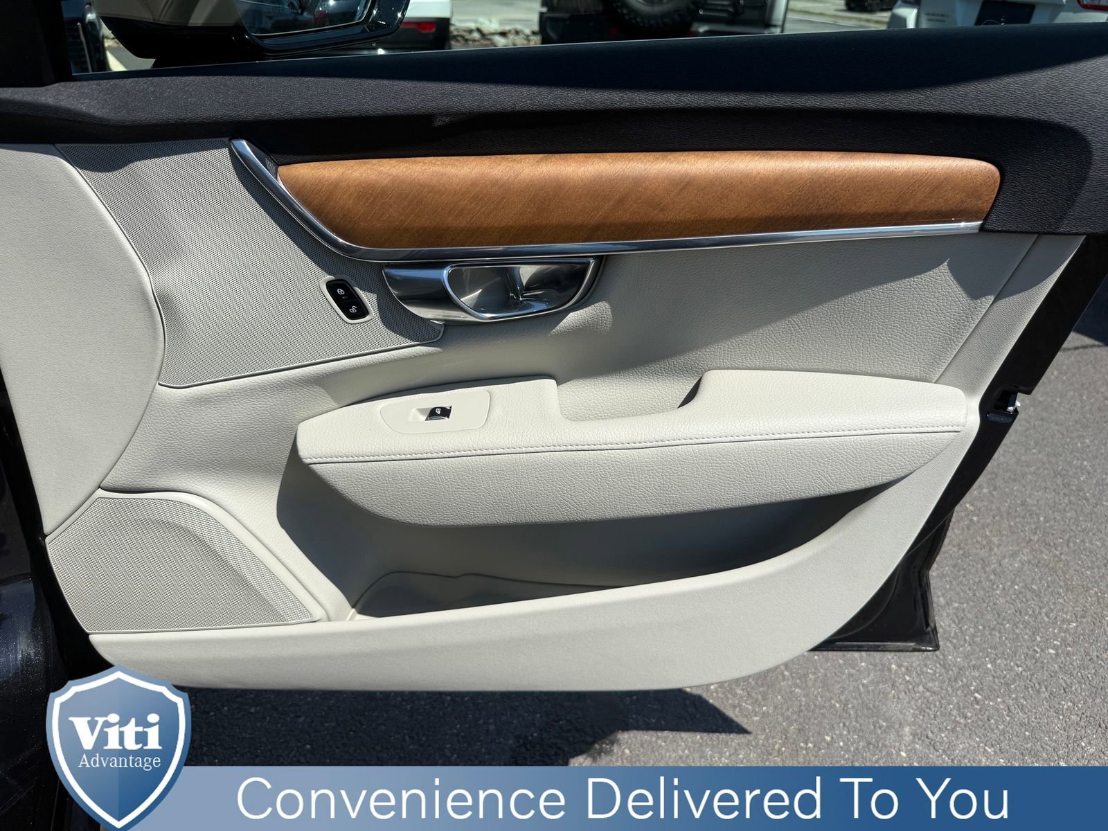 Used 2021 Volvo S90 T6 Momentum image 28