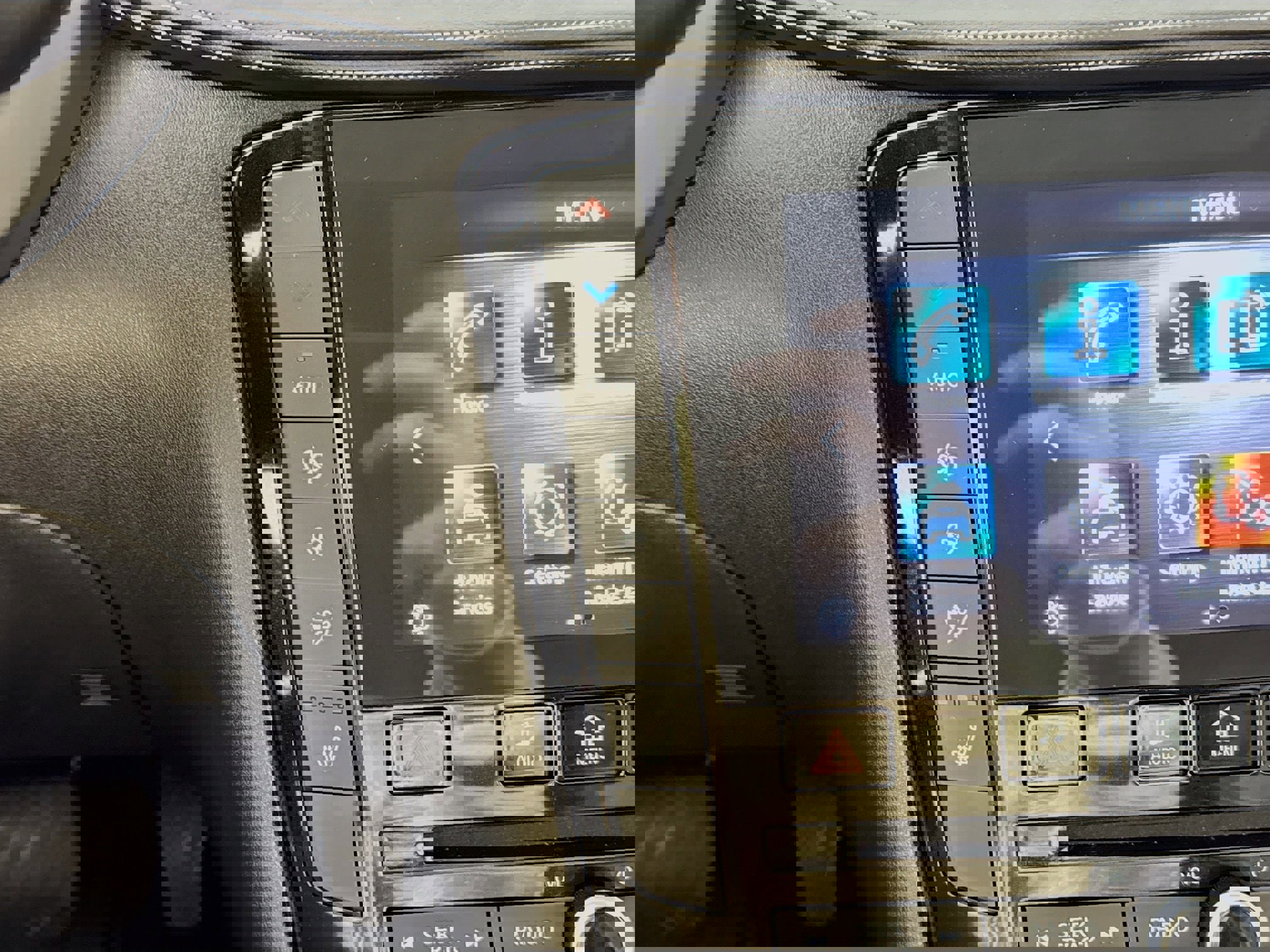 Used 2023 INFINITI QX55 Luxe w/ Cargo Package image 18