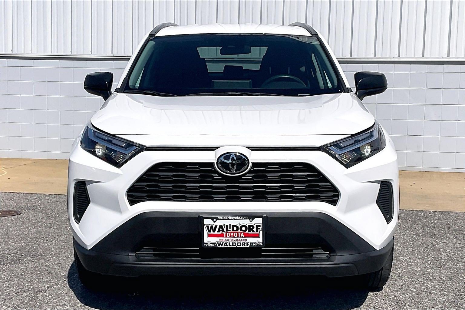 Used 2025 Toyota RAV4 LE AWD/4WD image 3
