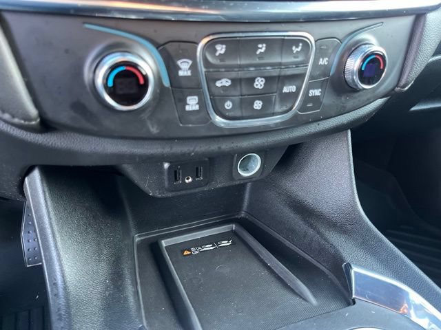Used 2023 Chevrolet Traverse LT FWD image 25