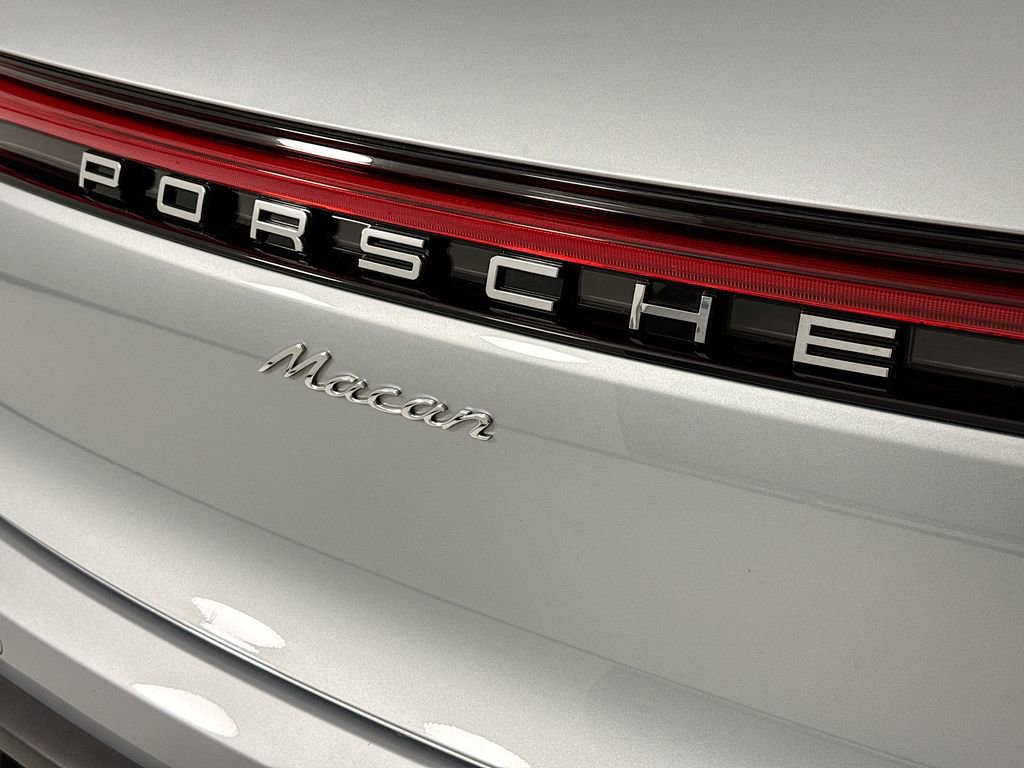 Certified 2025 Porsche Macan image 36