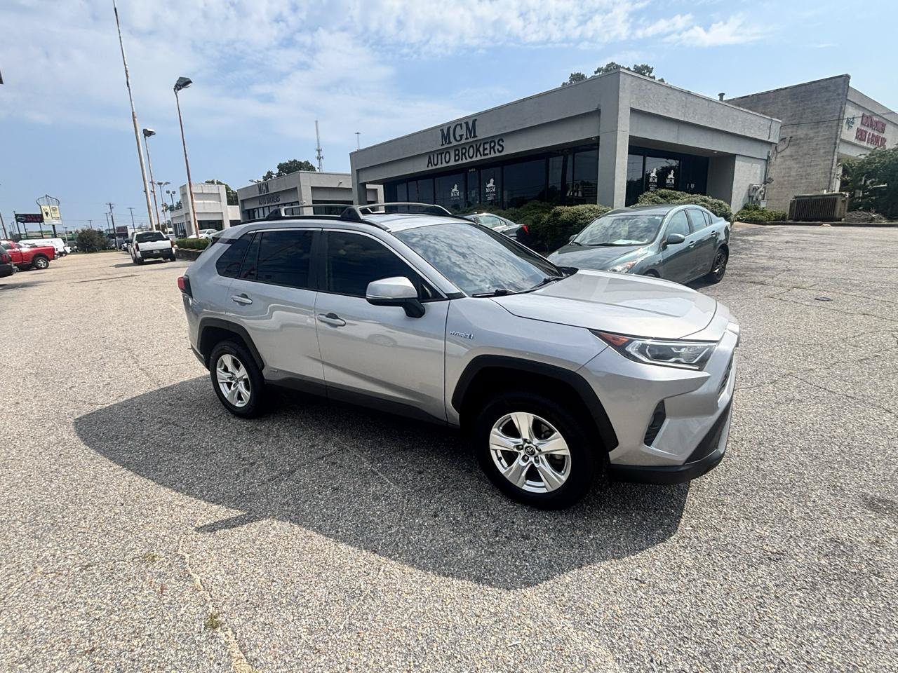 Used 2020 Toyota RAV4 XLE AWD/4WD image 30