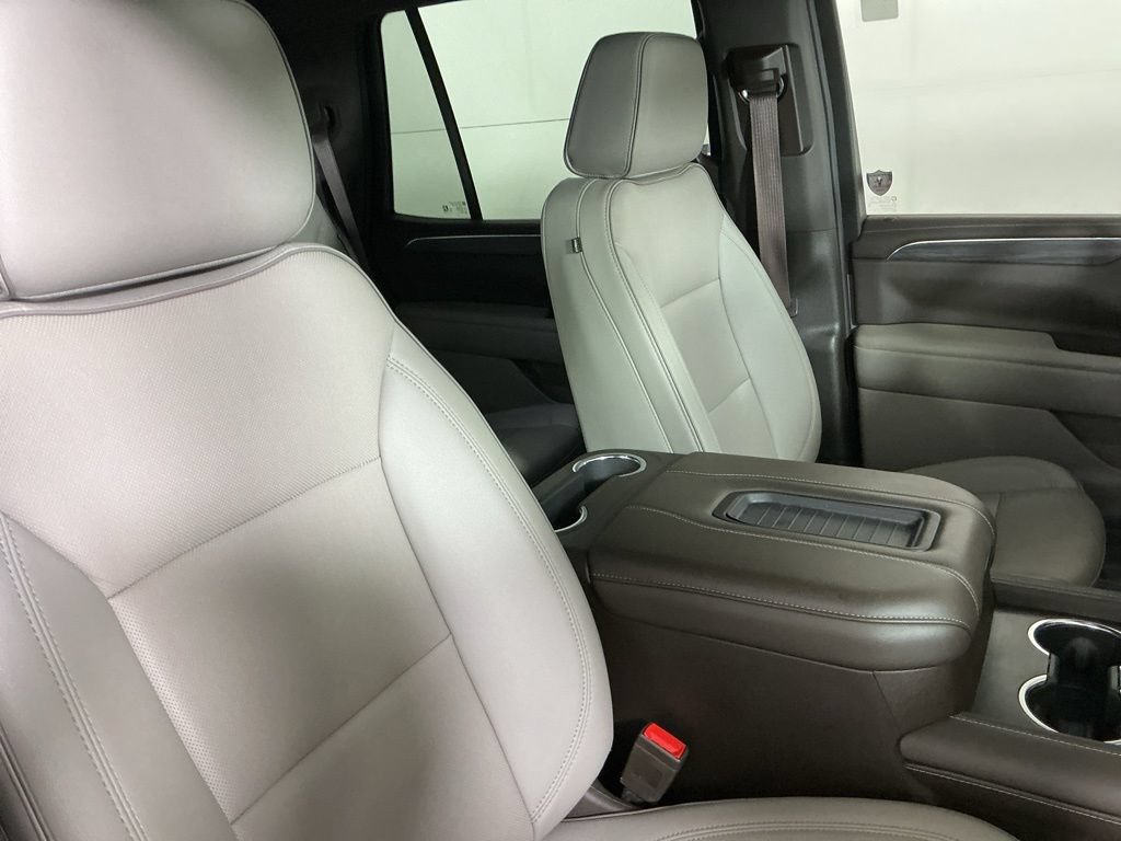 Used 2022 GMC Yukon SLT w/ SLT Luxury Package AWD/4WD image 26