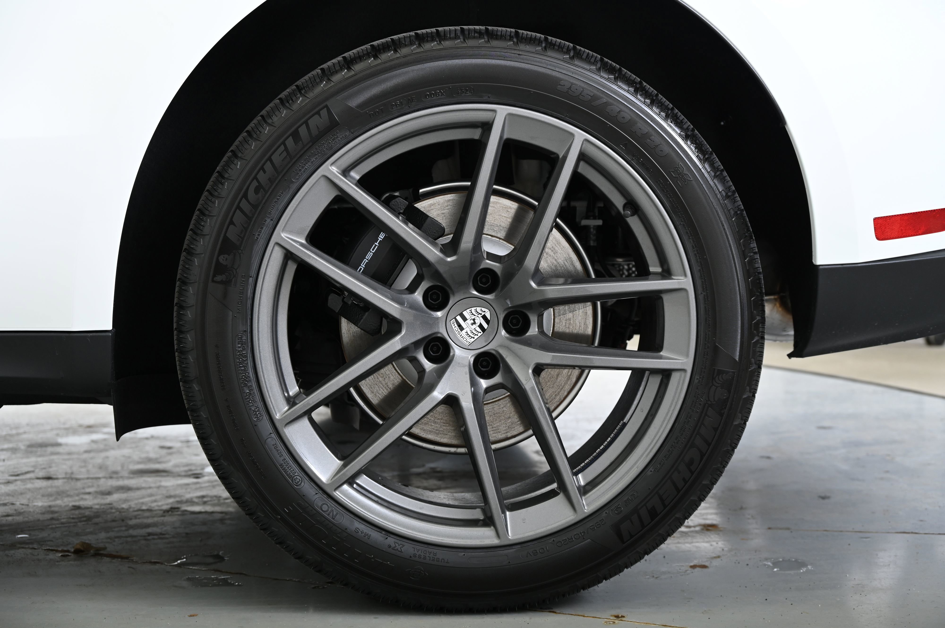 Certified 2025 Porsche Macan image 16