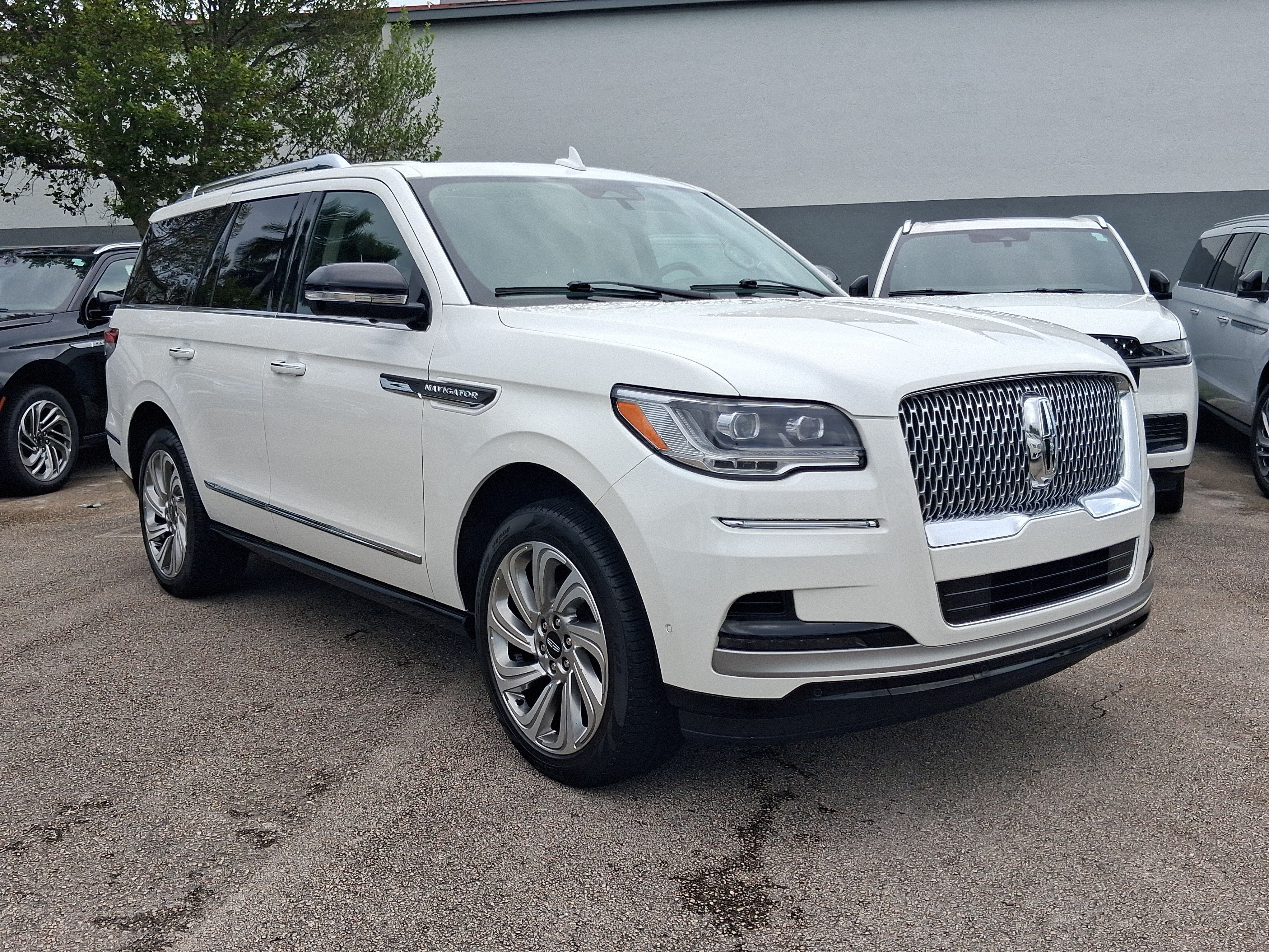 Certified 2024 Lincoln Navigator Premiere AWD/4WD image 21