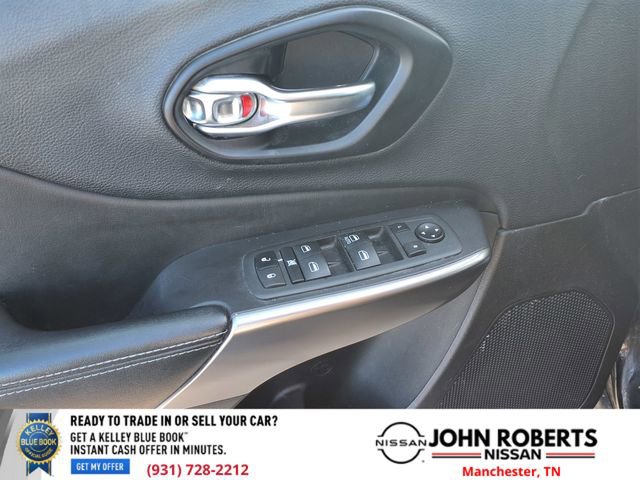 Used 2020 Jeep Cherokee Latitude w/ Mopar Interior Package image 27