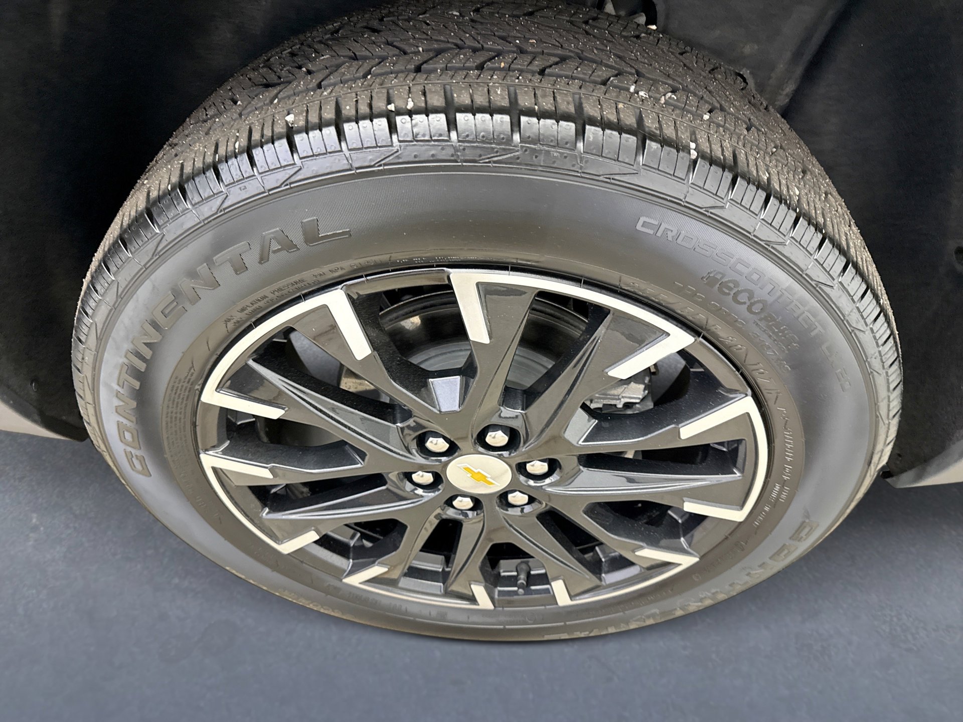 Used 2025 Chevrolet Traverse LT w/ Sun and Wheel Package image 23