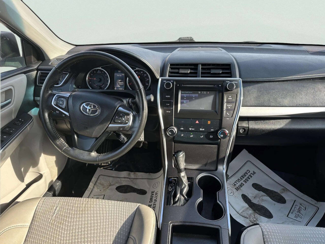 Used 2015 Toyota Camry SE FWD image 19