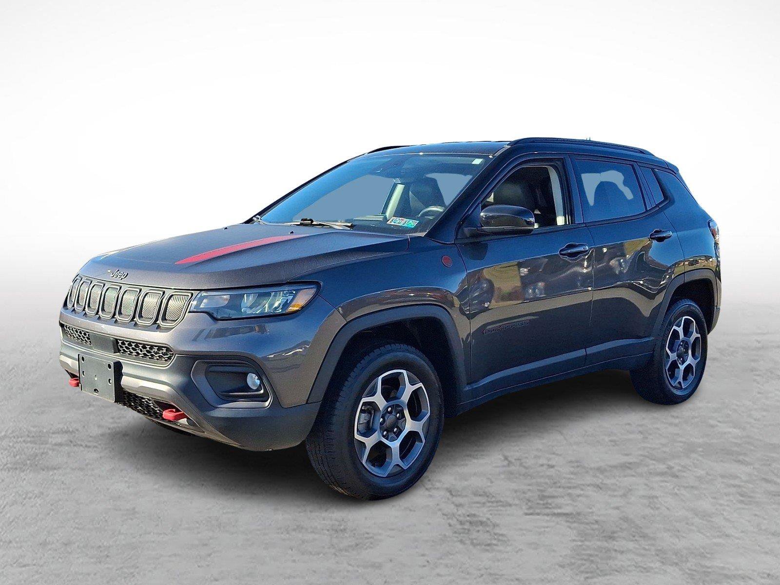 Used 2022 Jeep Compass Trailhawk w/ Trailhawk Convenience Group AWD/4WD image 3