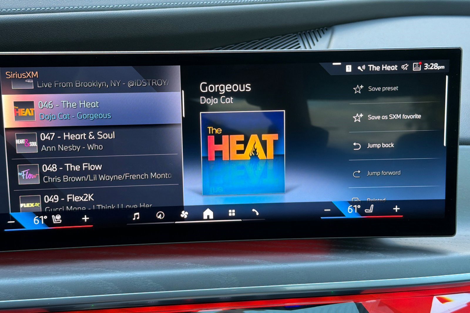 Certified 2023 BMW 740i image 24