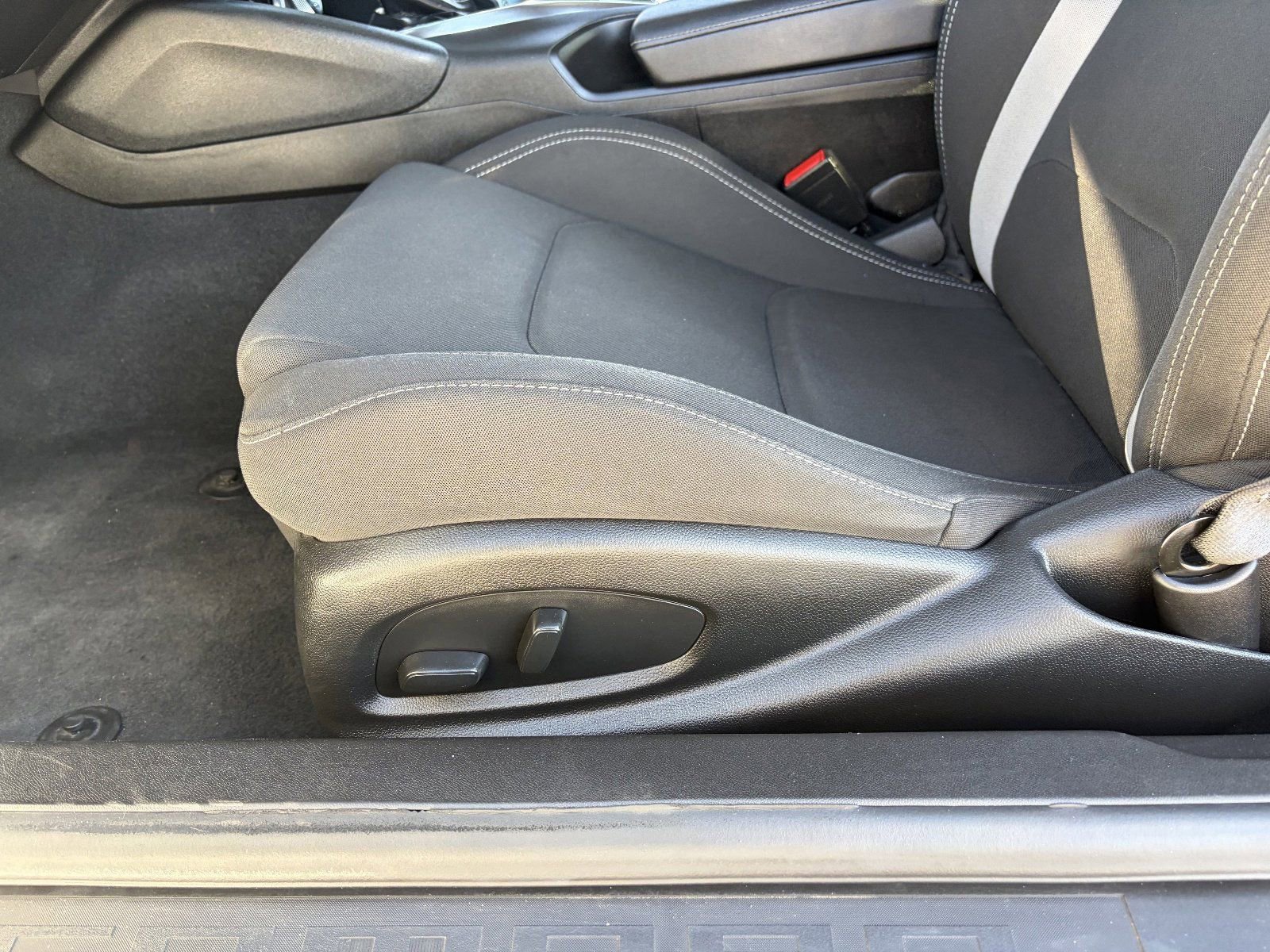 Used 2023 Chevrolet Camaro LT image 21