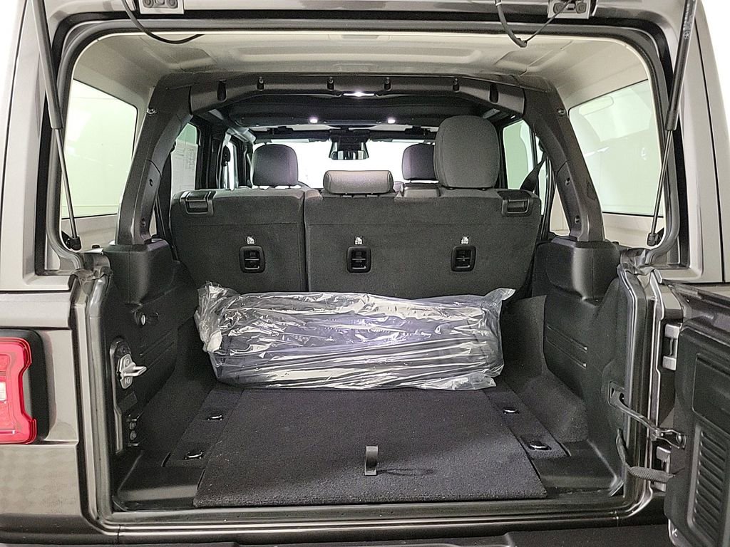 Used 2025 Jeep Wrangler Unlimited Sahara w/ Safety Group image 21