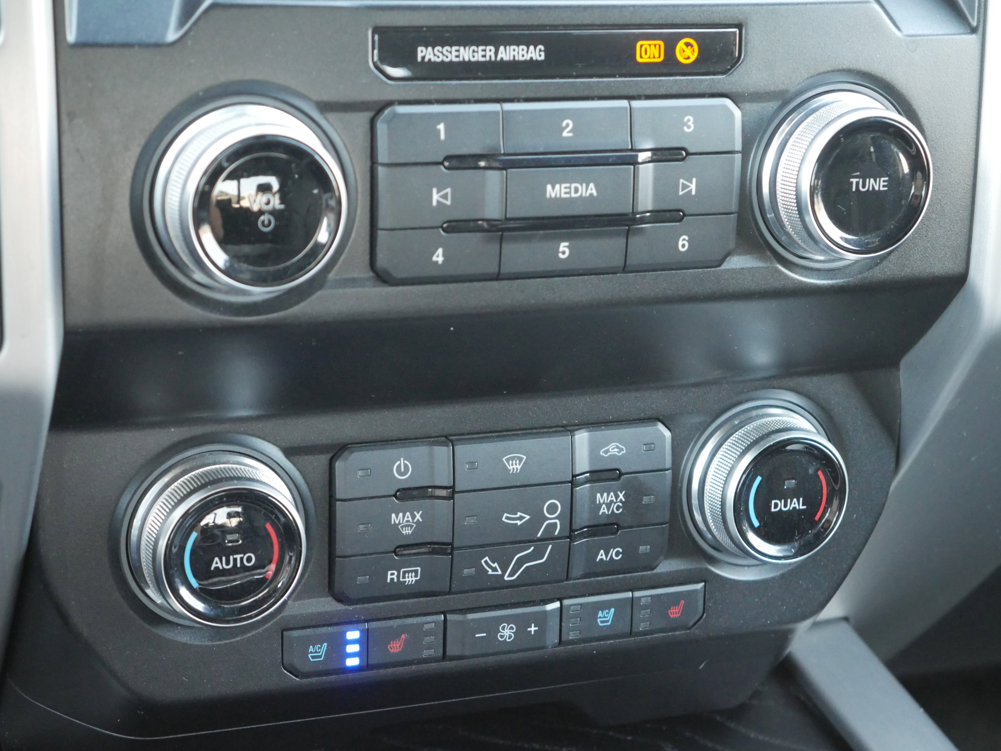 Used 2019 Ford F350 Platinum w/ Platinum Ultimate Package image 17