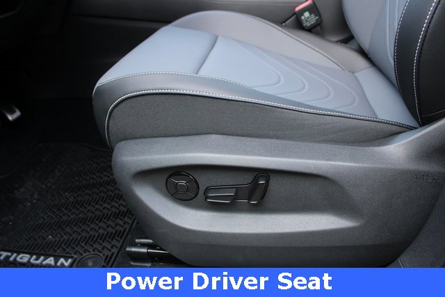 New 2025 Volkswagen Tiguan SE R-Line image 4