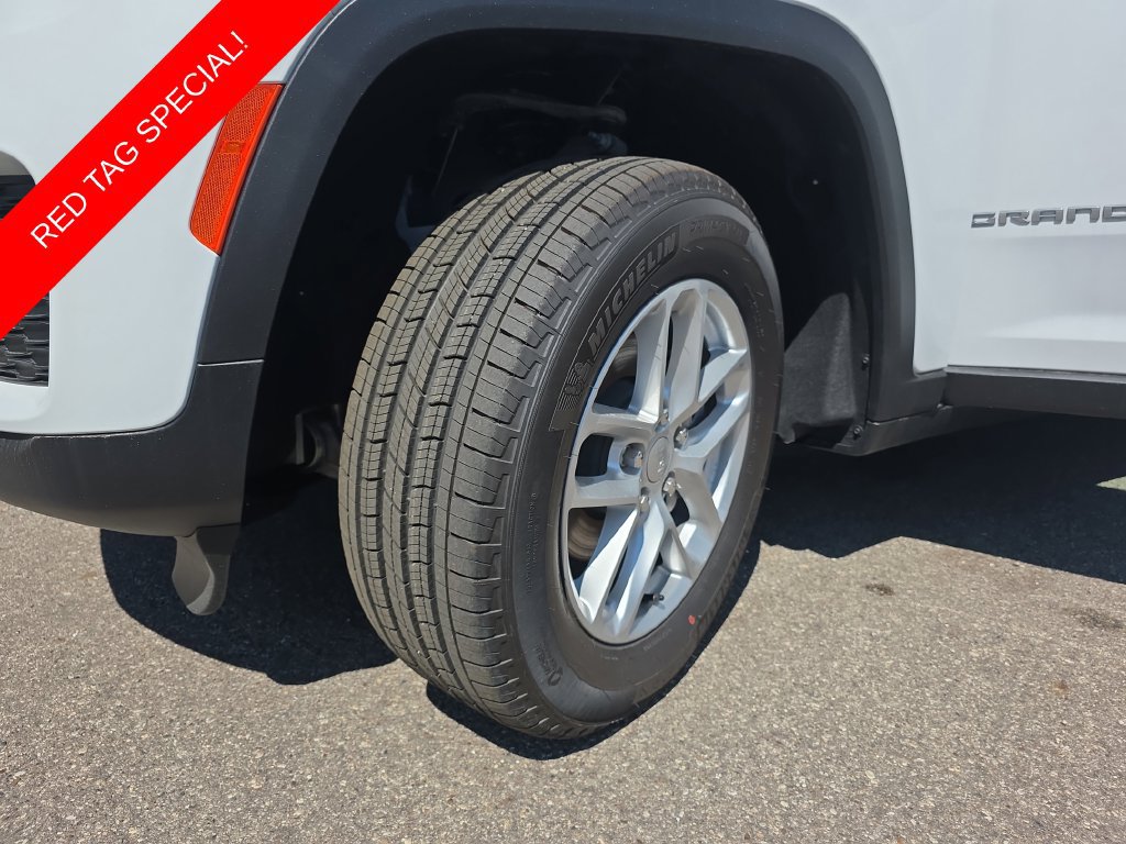 New 2026 Jeep Grand Cherokee Laredo X AWD/4WD image 32