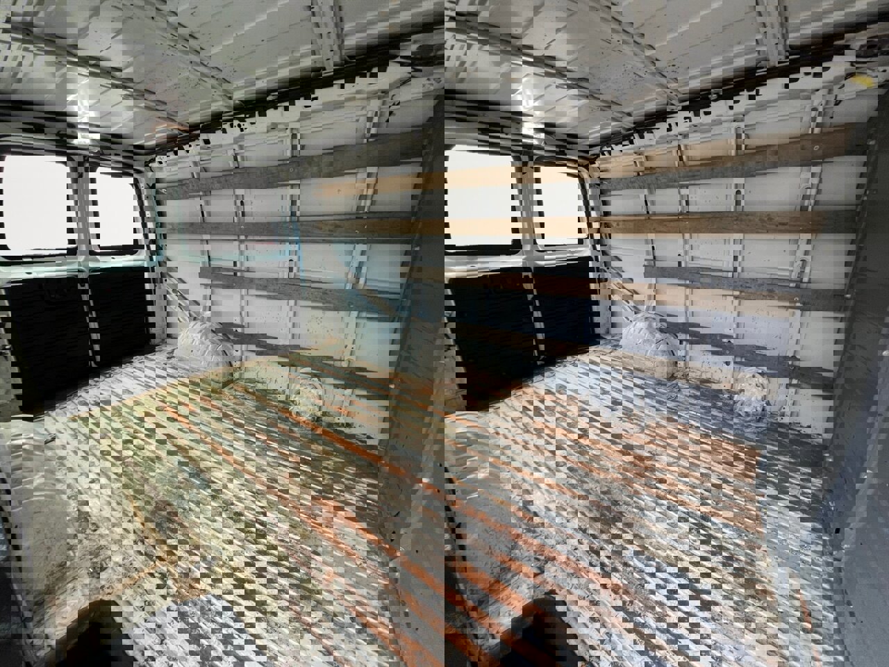 Used 2018 Chevrolet Express 2500 w/ Driver Convenience Package image 14