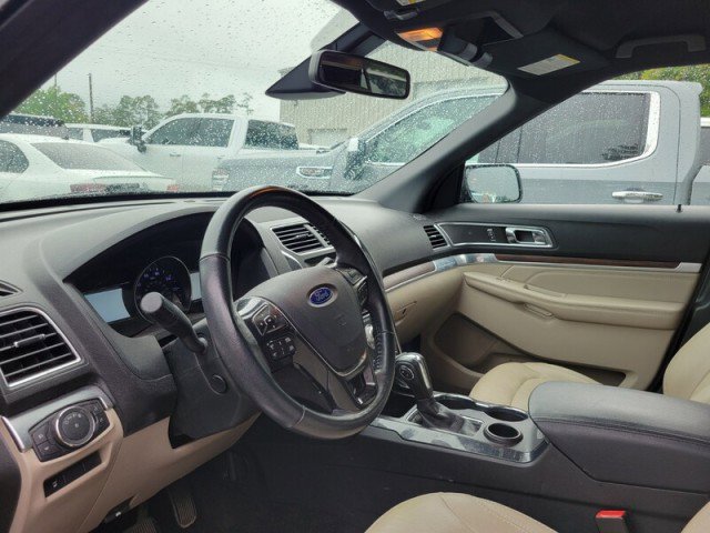 Used 2018 Ford Explorer Limited w/ Ford Safe & Smart Package FWD image 6