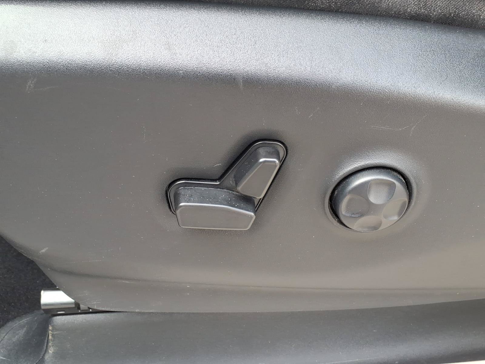Used 2024 Chrysler Pacifica Touring-L FWD image 20