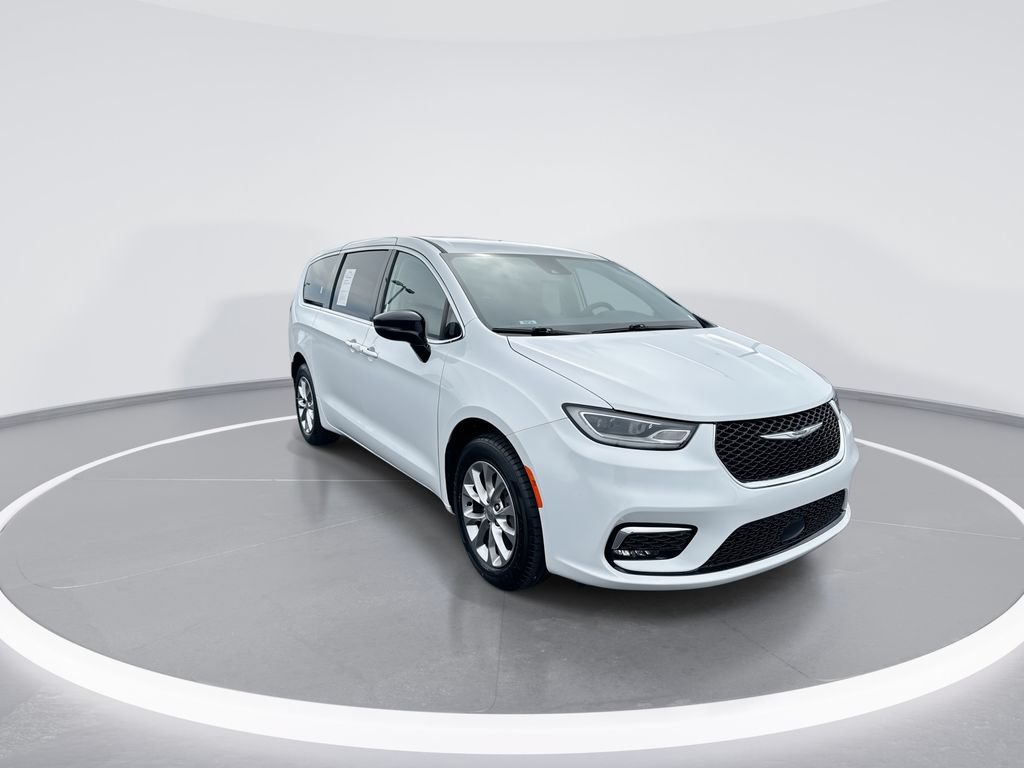 Used 2024 Chrysler Pacifica Touring-L AWD/4WD image 2