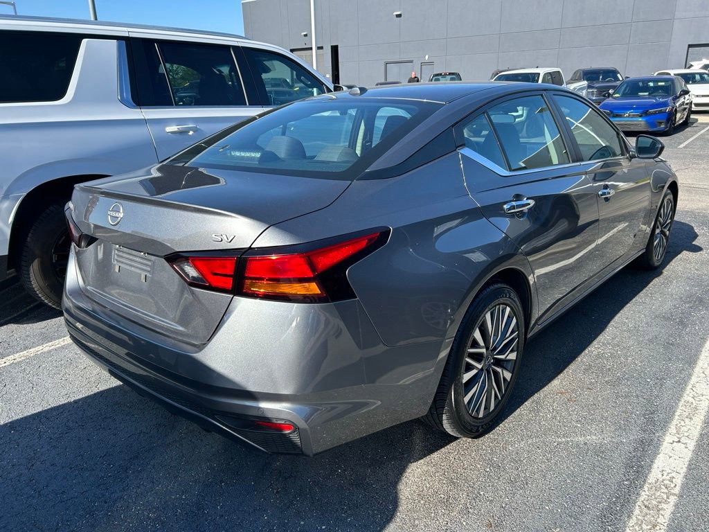 Used 2024 Nissan Altima 2.5 SV FWD image 3