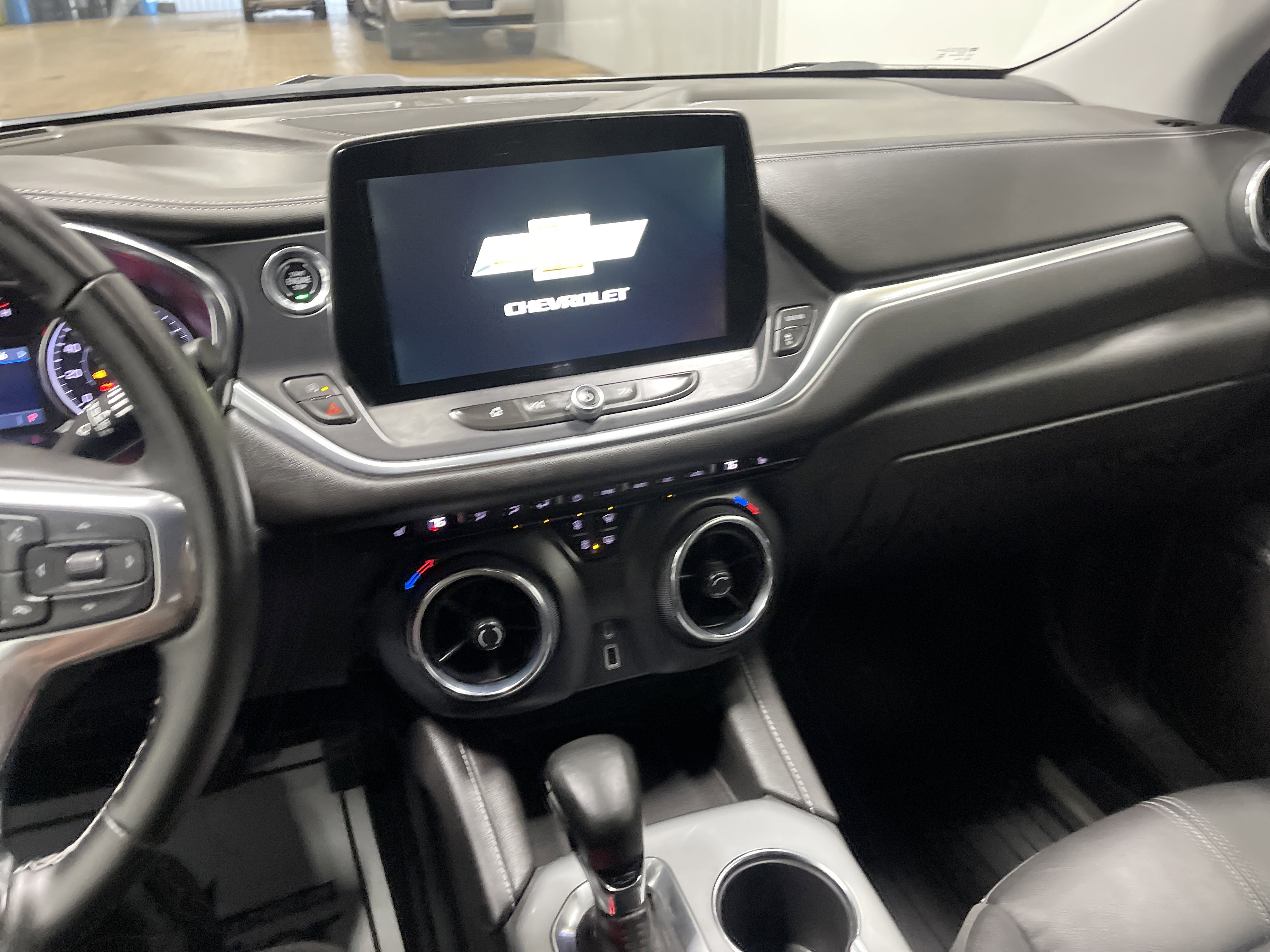 Used 2024 Chevrolet Blazer LT w/ Midnight/Sport Edition FWD image 30