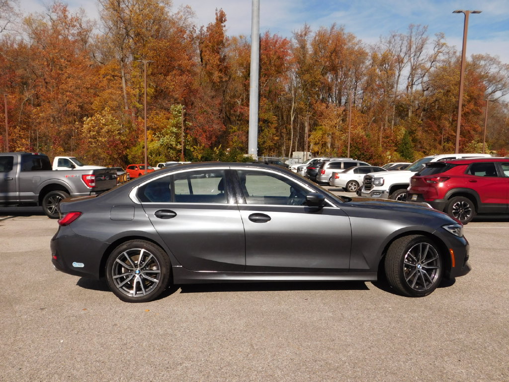 Used 2021 BMW 330e xDrive w/ Driving Assistance Package AWD/4WD image 4