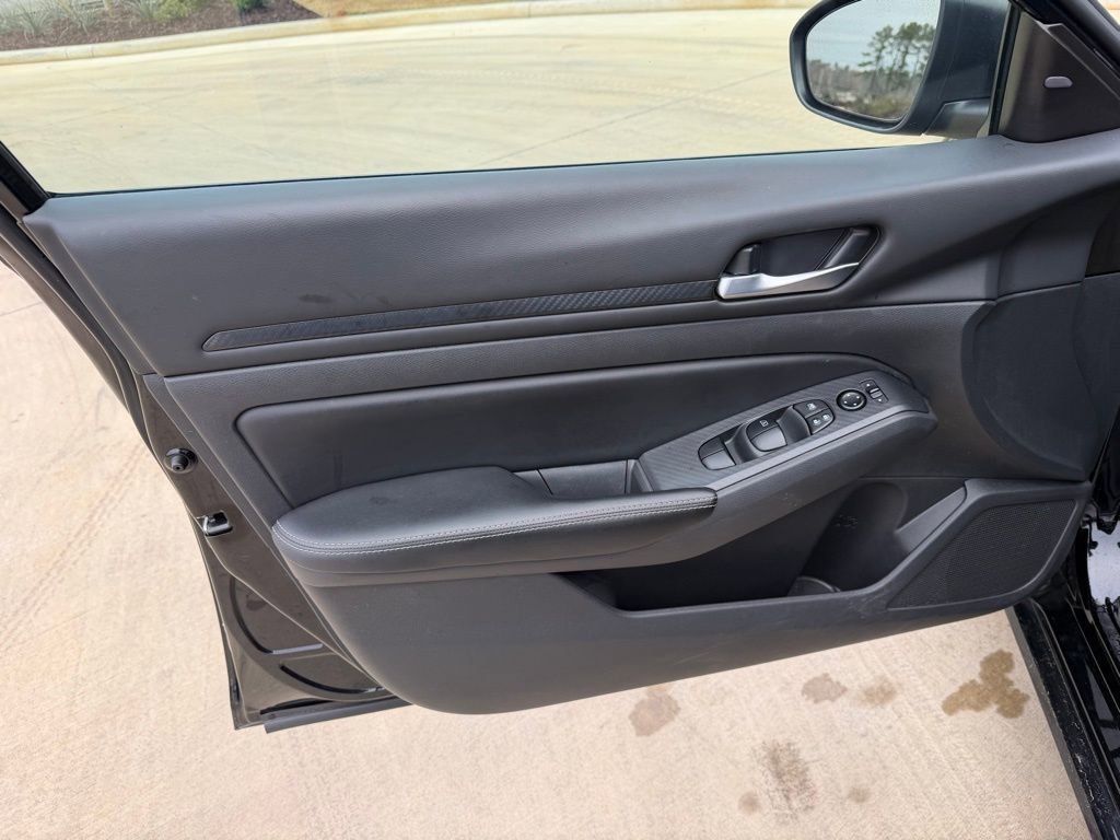 Used 2024 Nissan Altima 2.5 SV image 12