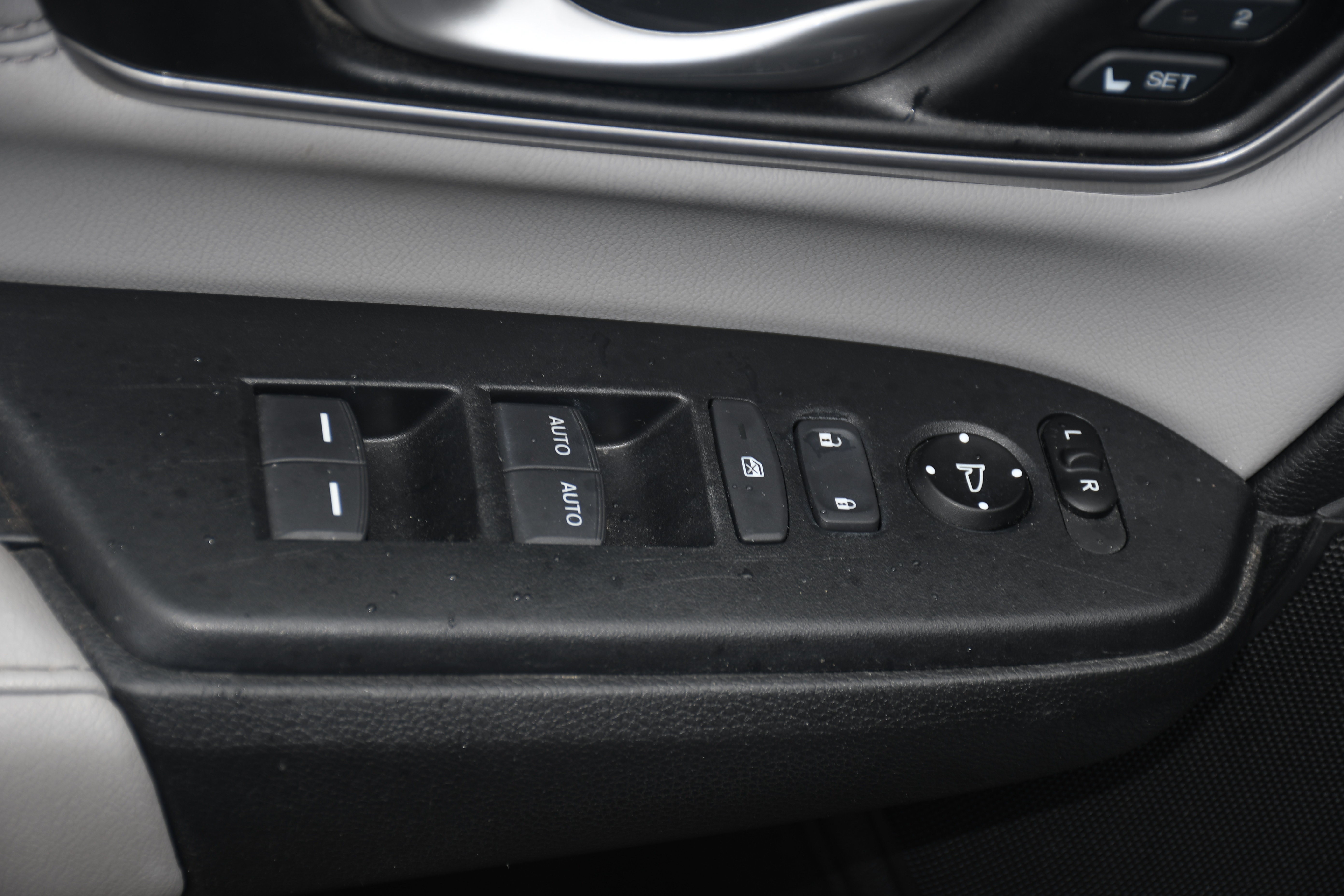 Used 2017 Honda CR-V Touring image 11