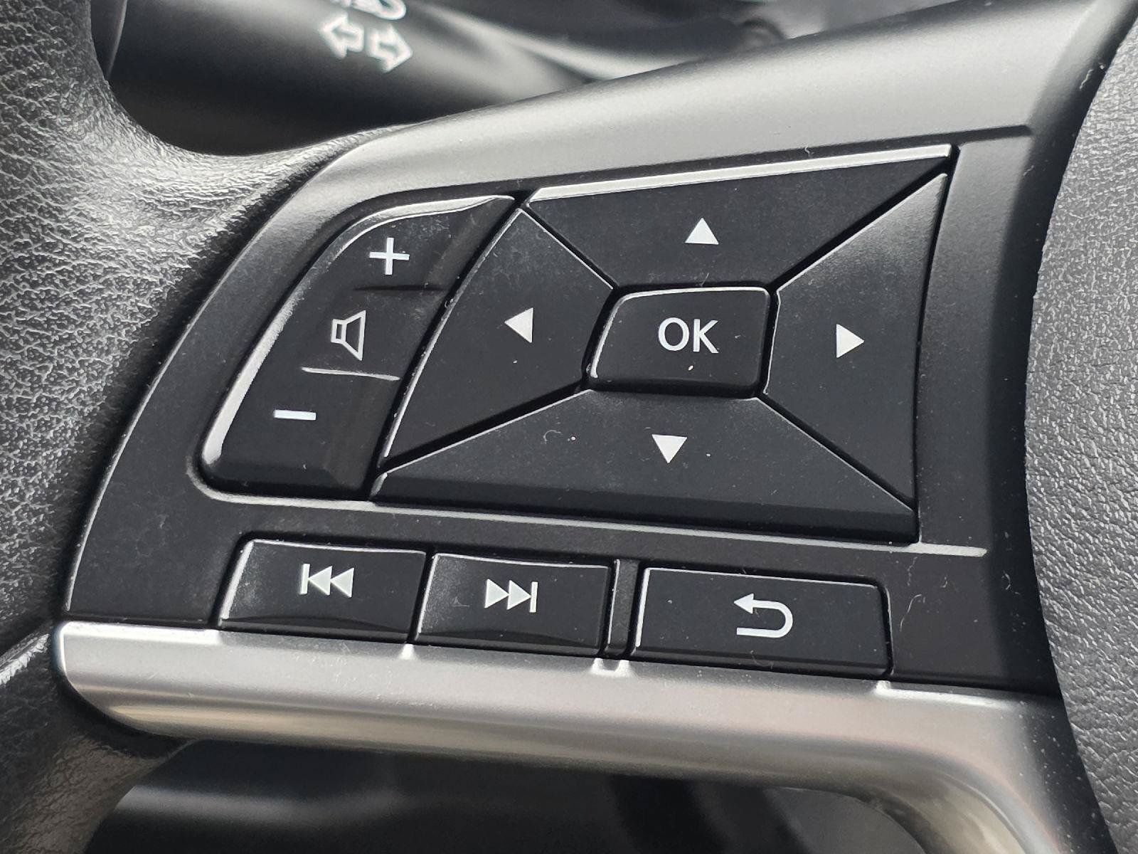 Used 2018 Nissan Kicks SV FWD image 13
