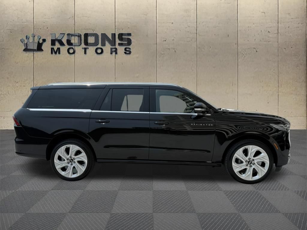 Certified 2025 Lincoln Navigator L Black Label AWD/4WD image 6