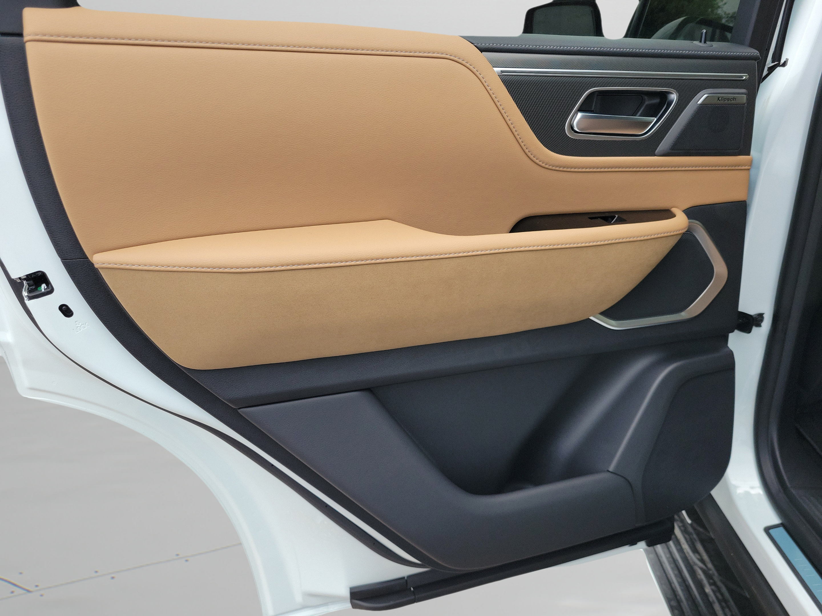 New 2027 INFINITI QX80 Luxe w/ Cargo Package RWD image 19