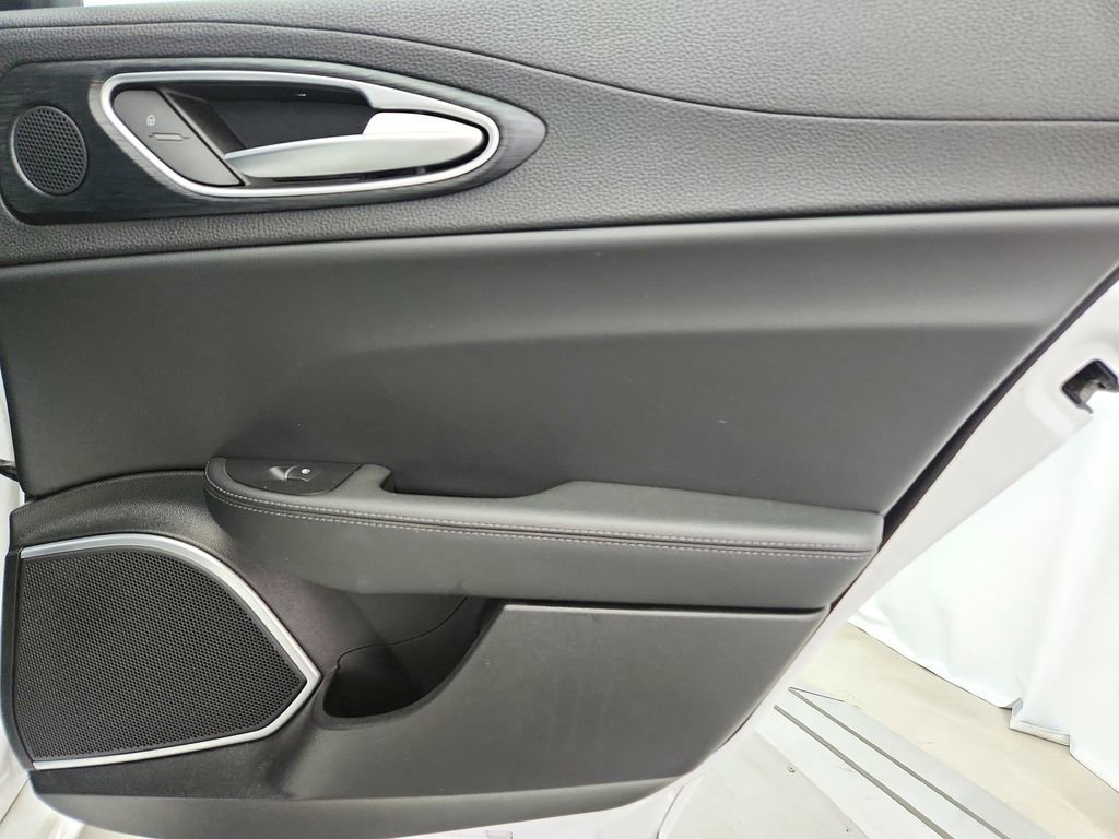 Used 2019 Alfa Romeo Giulia AWD image 28