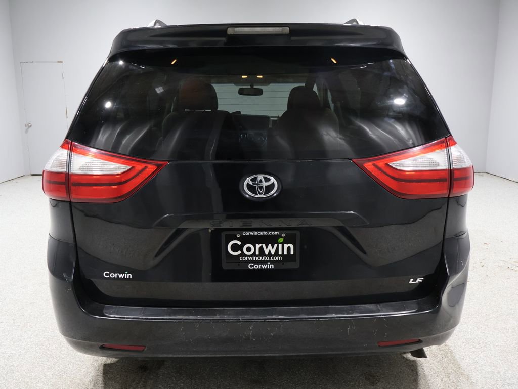 Used 2016 Toyota Sienna LE image 3
