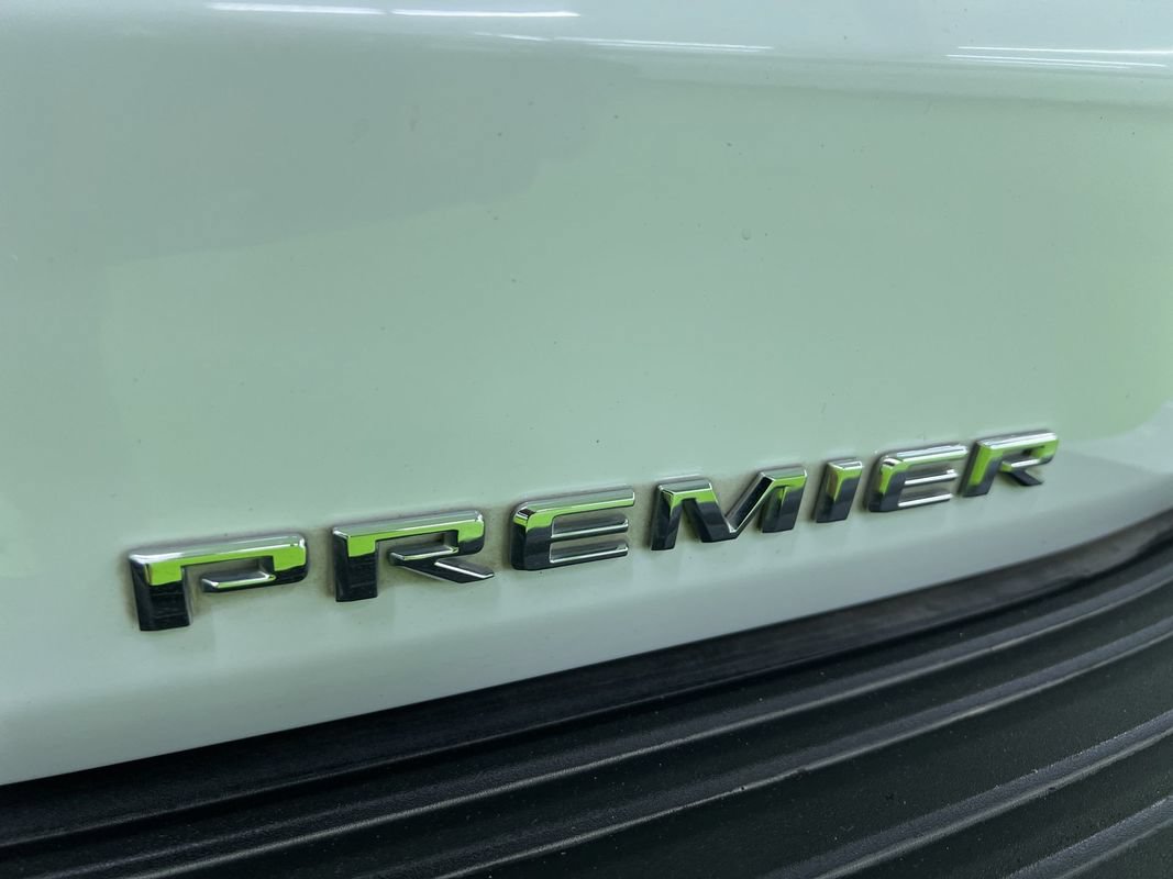 Used 2022 Chevrolet Suburban Premier AWD/4WD image 14